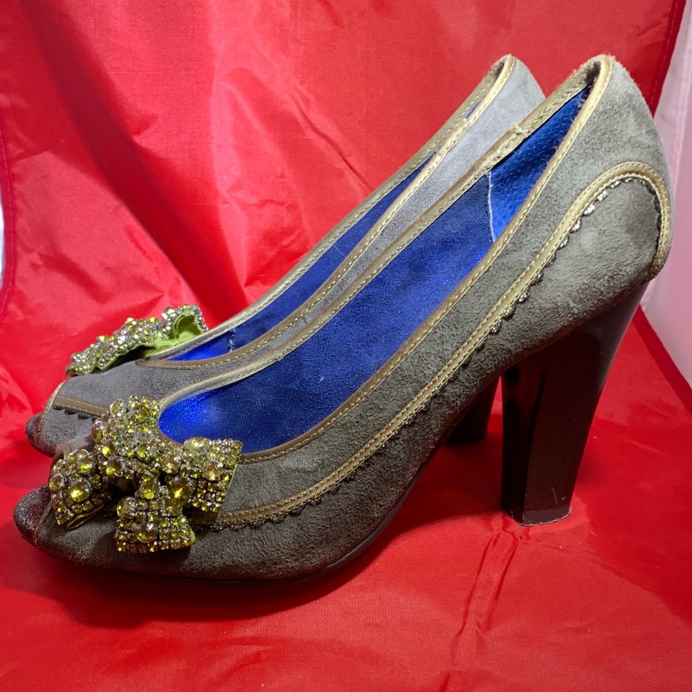 Poetic Licence Suede Pumps w/ Rhinestone Bow Sz 39.5/9.5